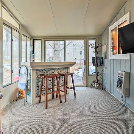 Poconos Vacation Home Walk To Locust Lake! Pocono Lake Εξωτερικό φωτογραφία