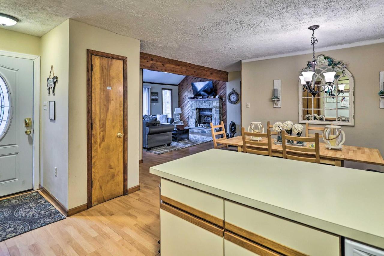 Poconos Vacation Home Walk To Locust Lake! Pocono Lake Εξωτερικό φωτογραφία