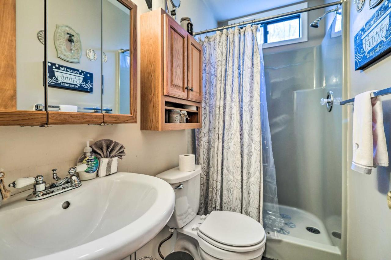 Poconos Vacation Home Walk To Locust Lake! Pocono Lake Εξωτερικό φωτογραφία
