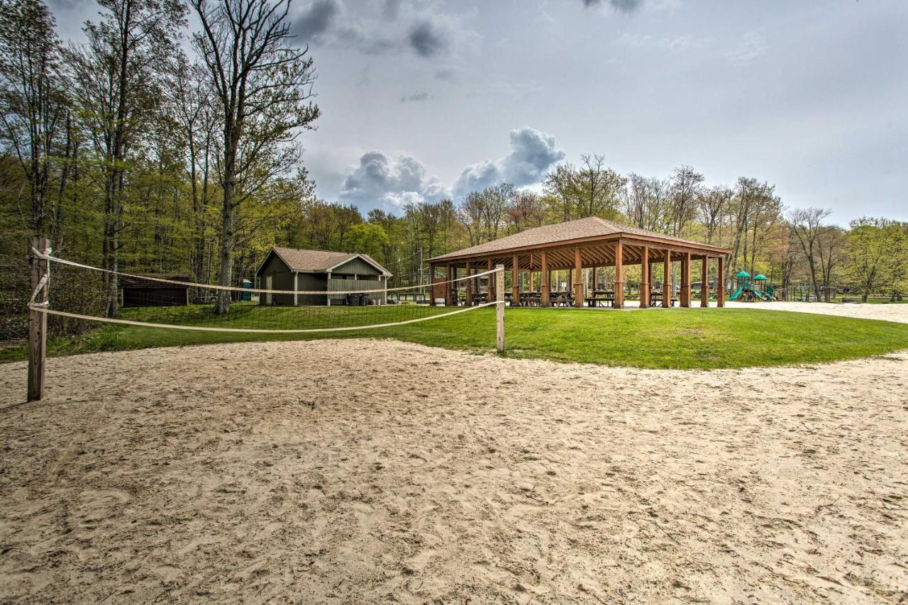 Poconos Vacation Home Walk To Locust Lake! Pocono Lake Εξωτερικό φωτογραφία